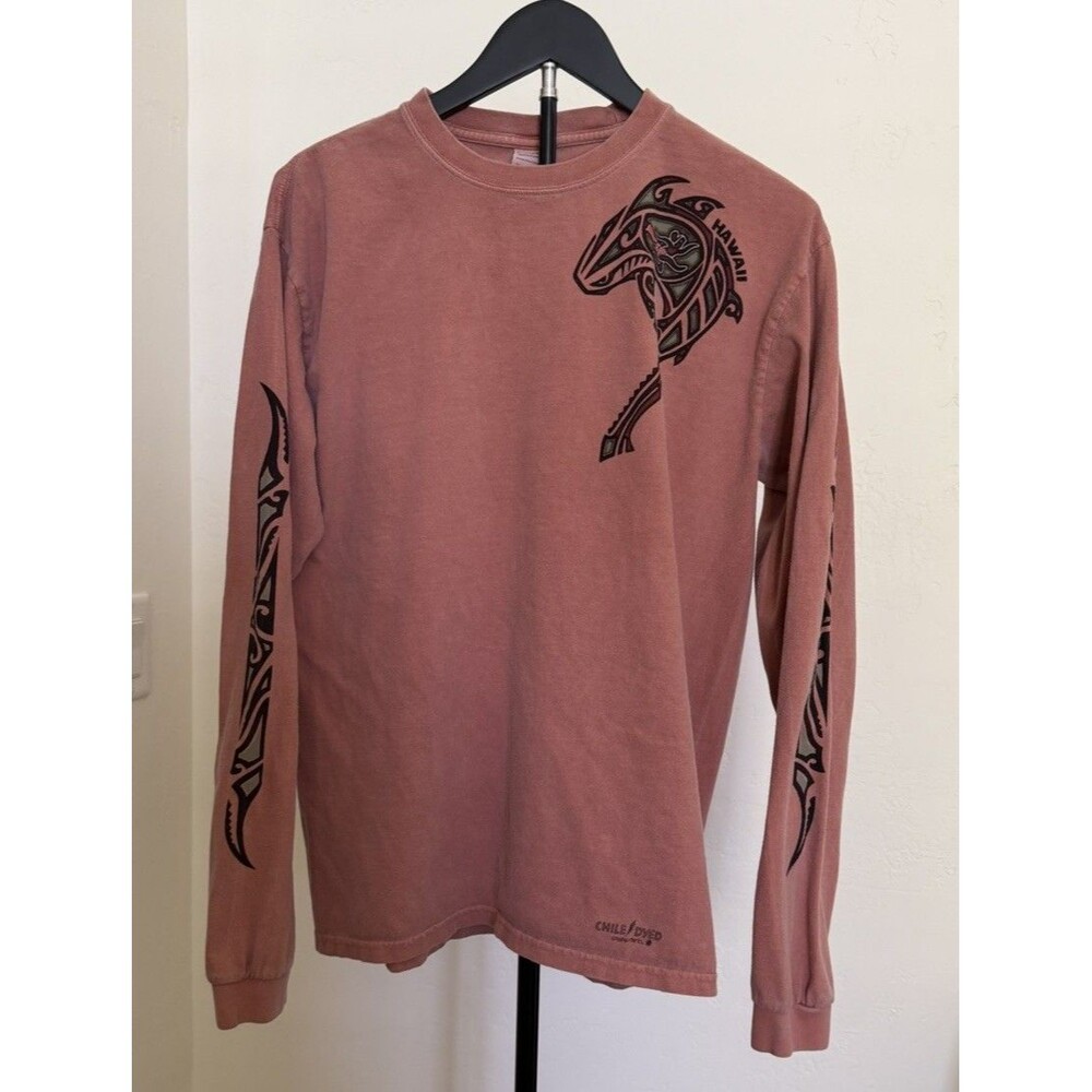 Crazy Shirts Hawaii Chile Dyed Men's Size Small T-Shirt Pink Lizard Graphic Tee